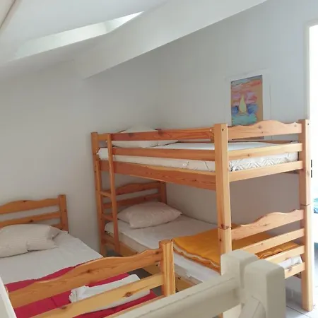 Apartment Apt En 7 Pers Avec Piscine, Bord De *